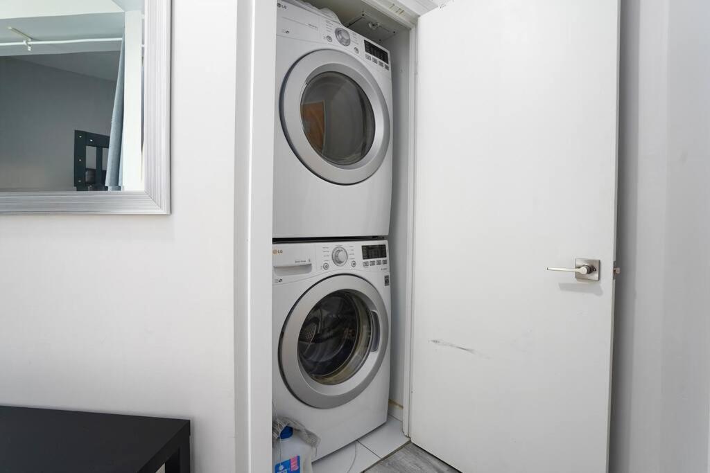 1504 Brand New Best Location 1Br Den With Amazing View Toronto Dış mekan fotoğraf