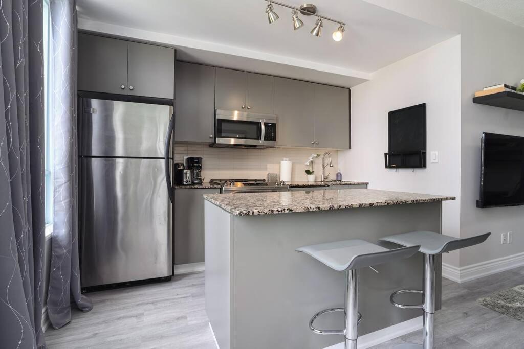 1504 Brand New Best Location 1Br Den With Amazing View Toronto Dış mekan fotoğraf